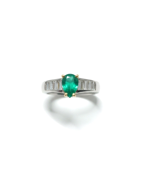 Anillo colección PRETTY Oro 18K - Diamantes y Esmeralda                                             